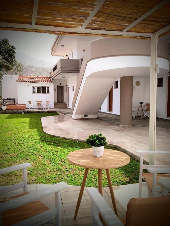 Idomeneas Apartments Soúgia Luaran gambar
