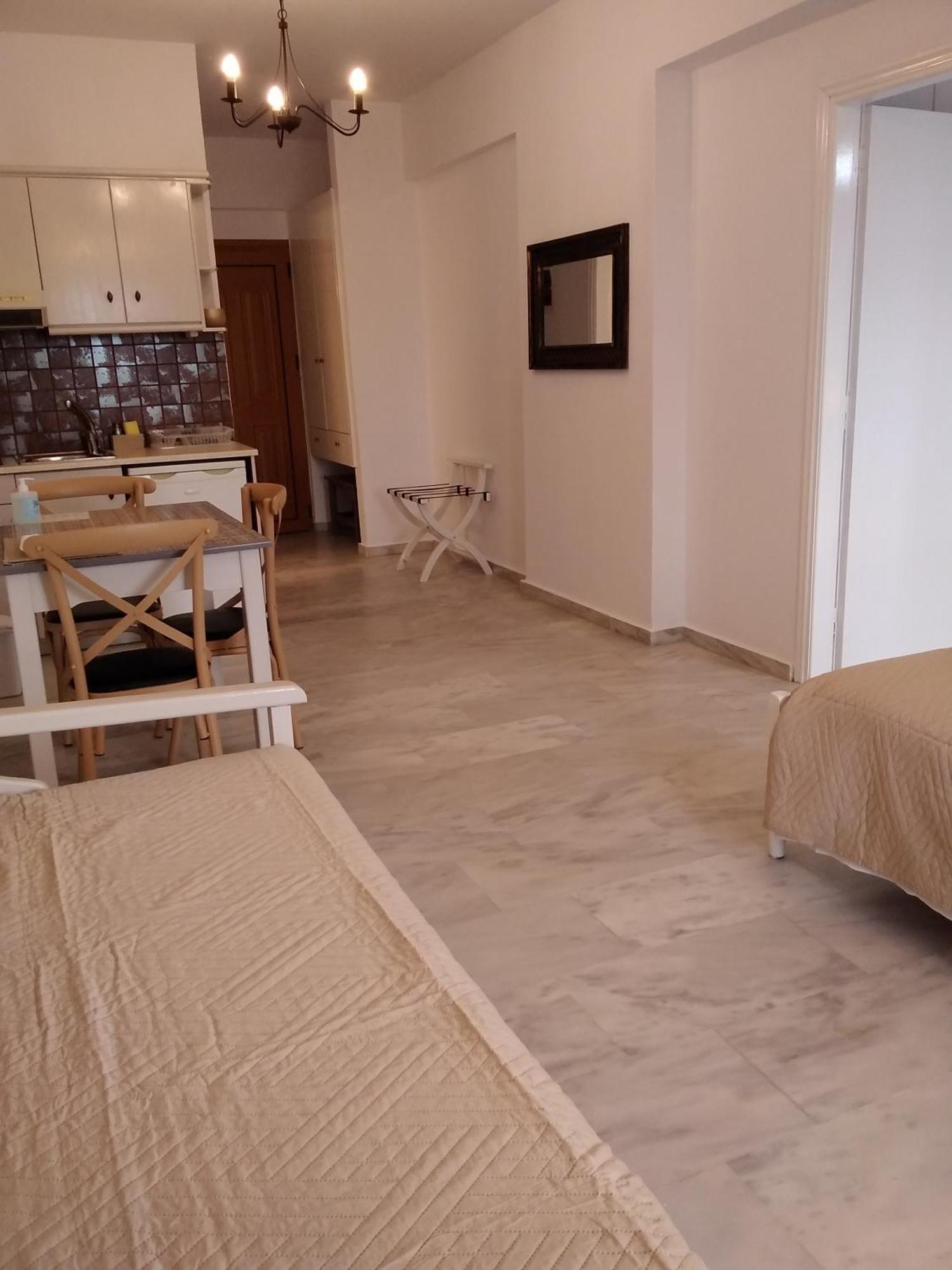 Idomeneas Apartments Soúgia Bilik gambar